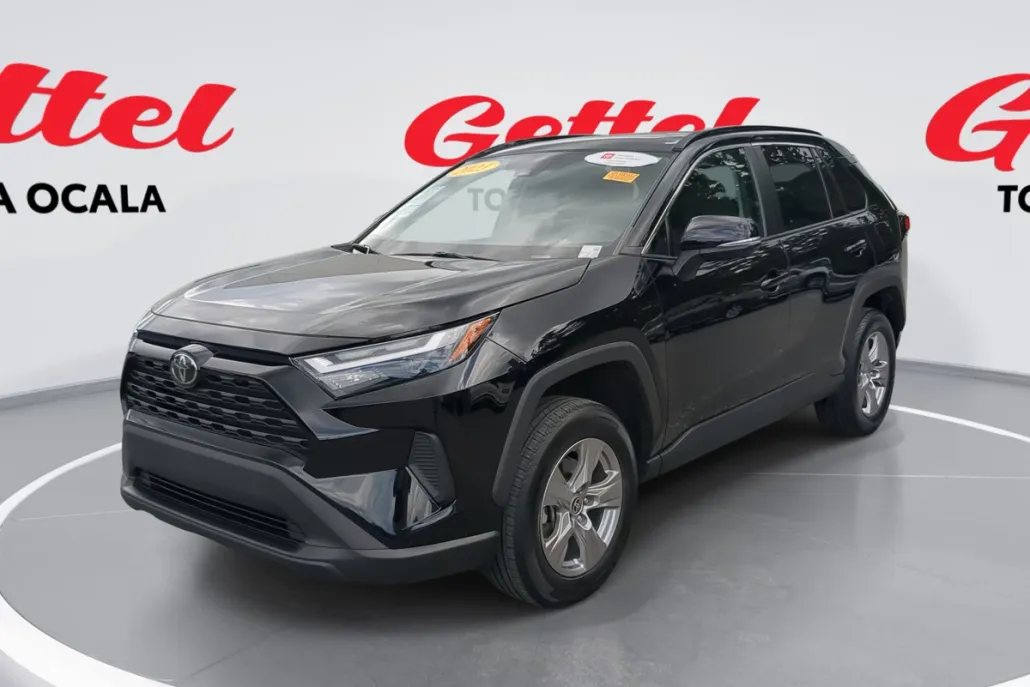 2023 Toyota RAV4 XLE photo 1