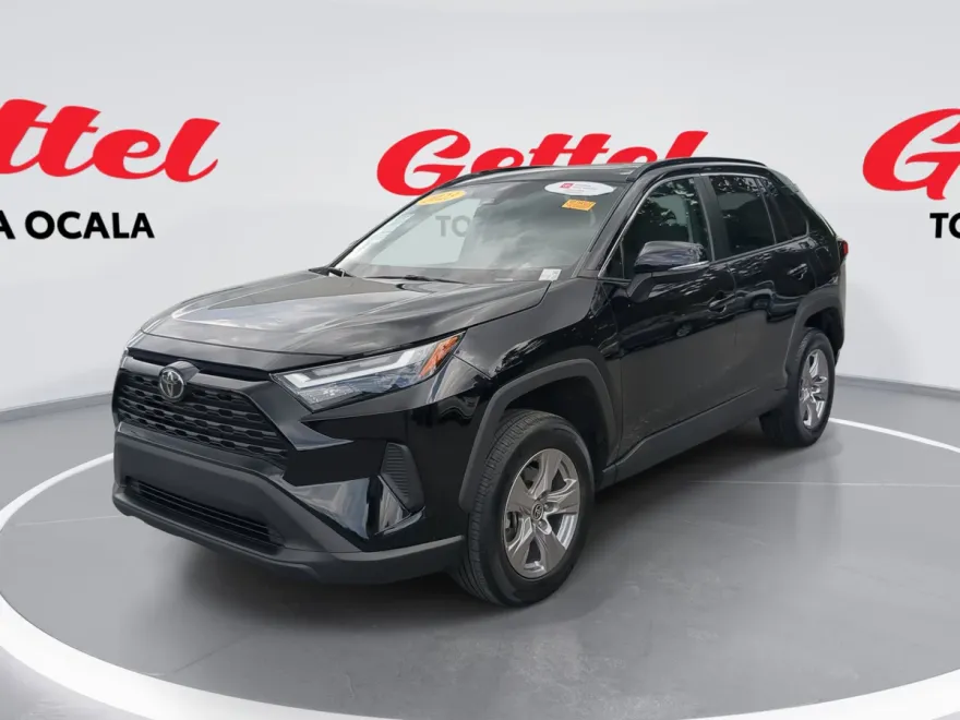 2023 Toyota RAV4 XLE photo 1