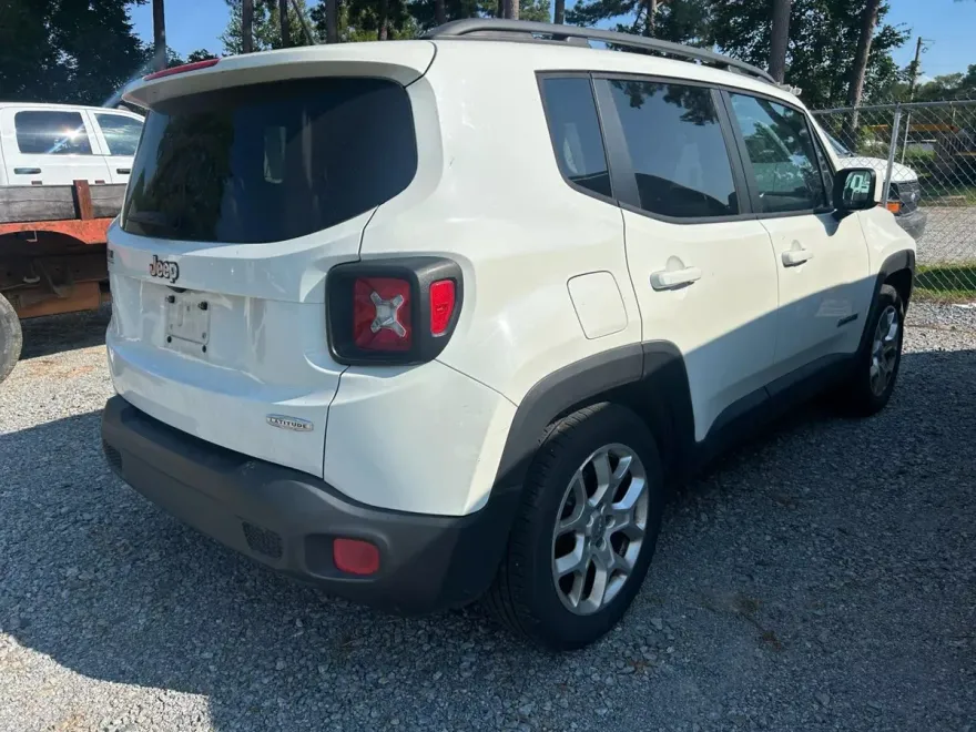 2015 Jeep Renegade Latitude North Edition photo 2