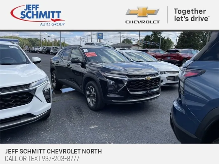 2024 Chevrolet Trax LT photo 1