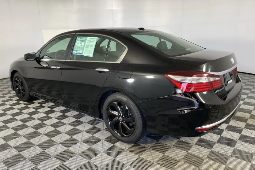 2017 Honda Accord EX photo 1