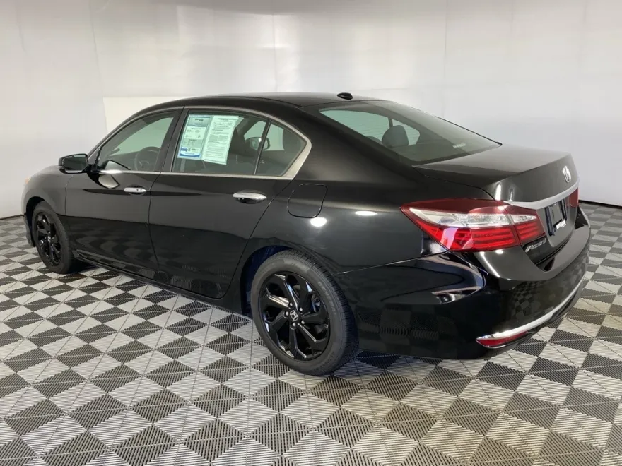 2017 Honda Accord EX photo 1