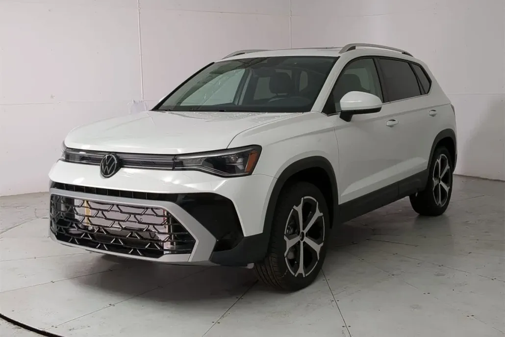 2025 Volkswagen Taos SEL photo 1