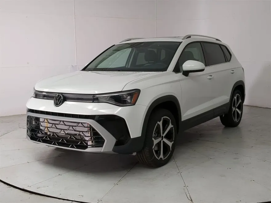 2025 Volkswagen Taos SEL photo 1