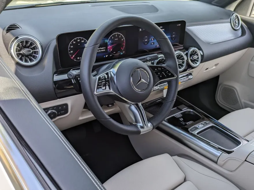 2025 Mercedes Benz GLA 250 photo 1