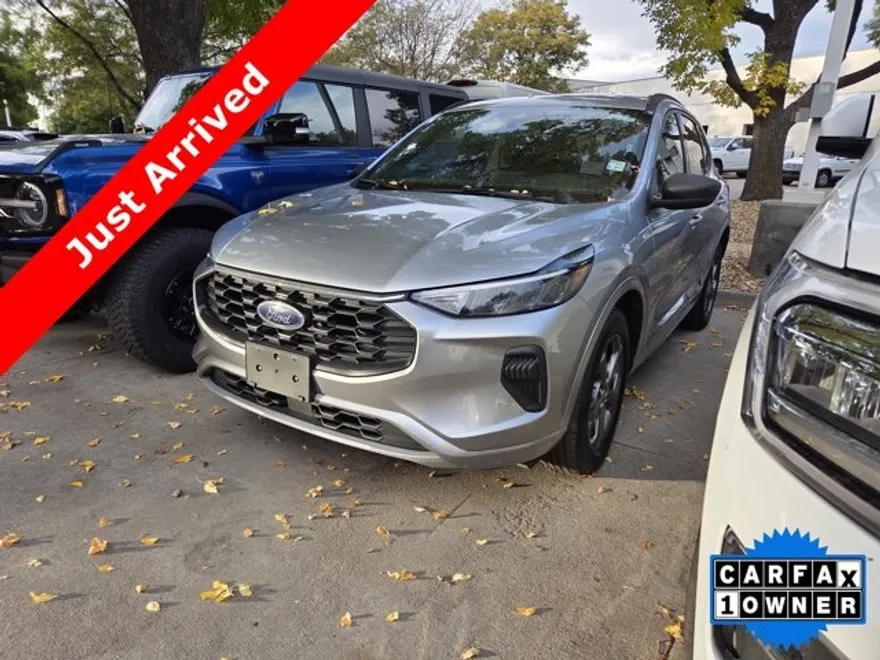 2023 Ford Escape ST-Line photo 1
