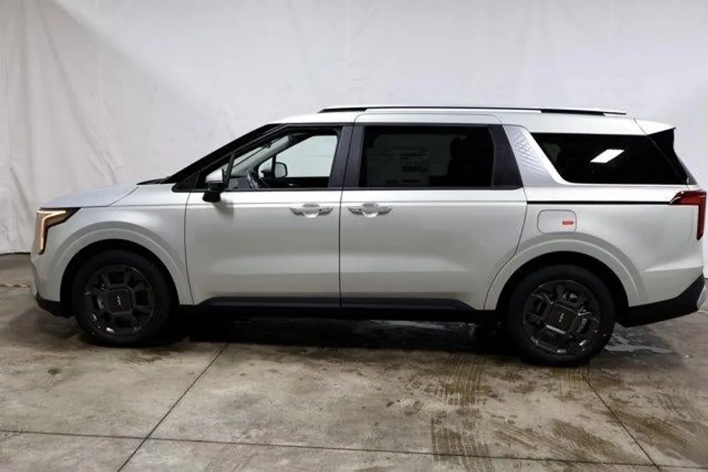 2026 Kia Carnival EX photo 1