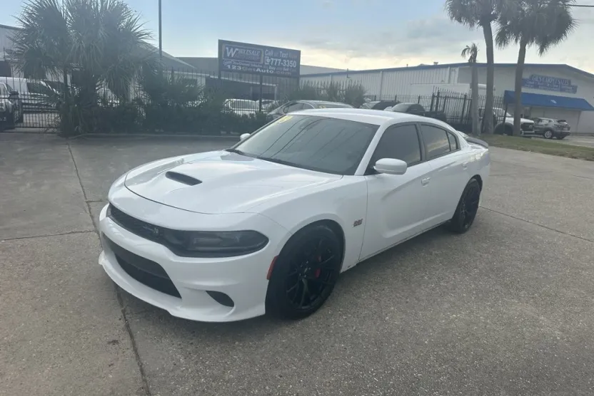 2019 Dodge Charger Scat Pack photo 1