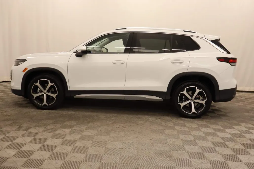 2025 Volkswagen Tiguan SE photo 1
