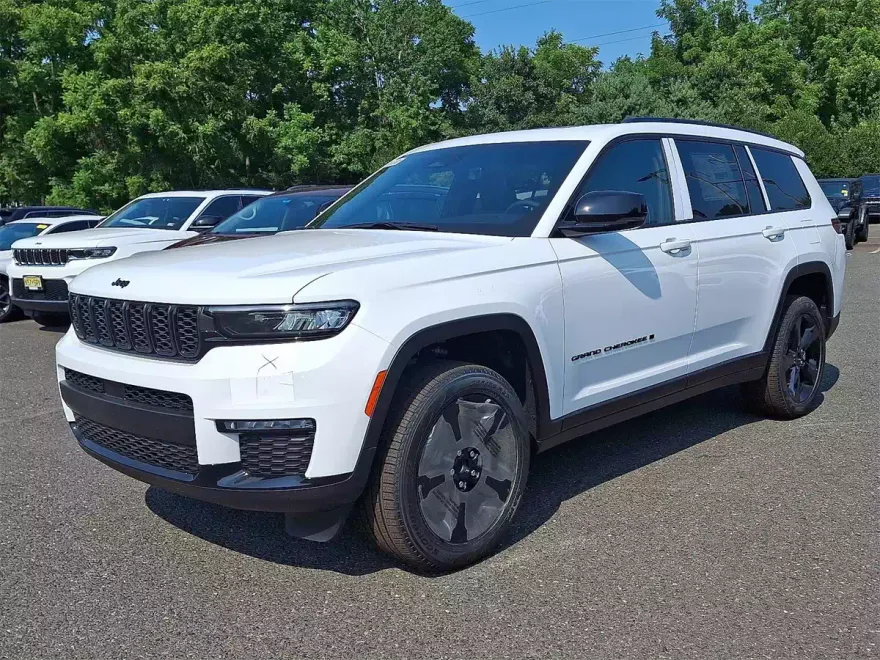 2025 Jeep Grand Cherokee Limited photo 1