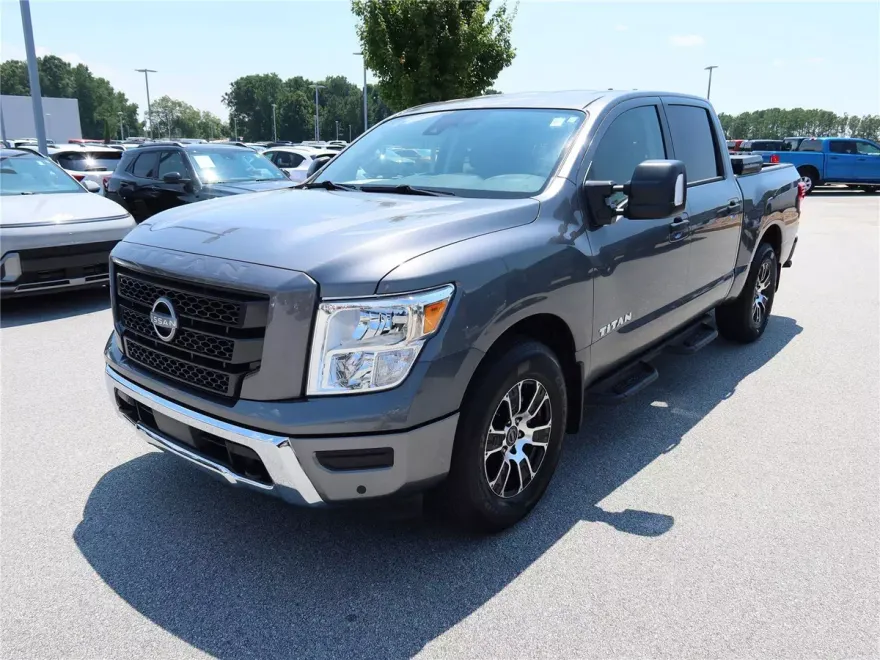 2024 Nissan Titan SV photo 1