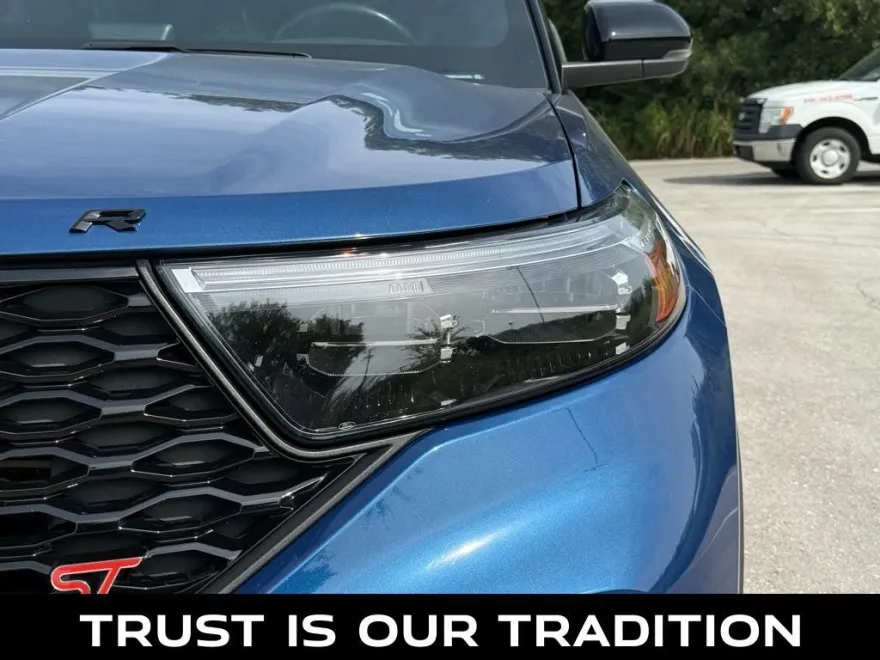 2020 Ford Explorer ST photo 1