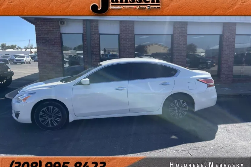 2014 Nissan Altima 2.5 S photo 1