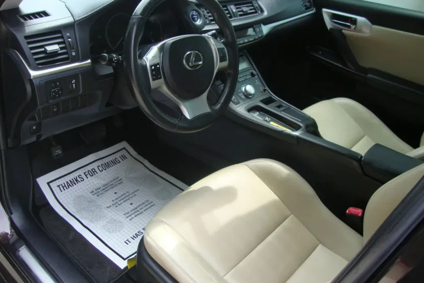 2011 Lexus CT 200h photo 1