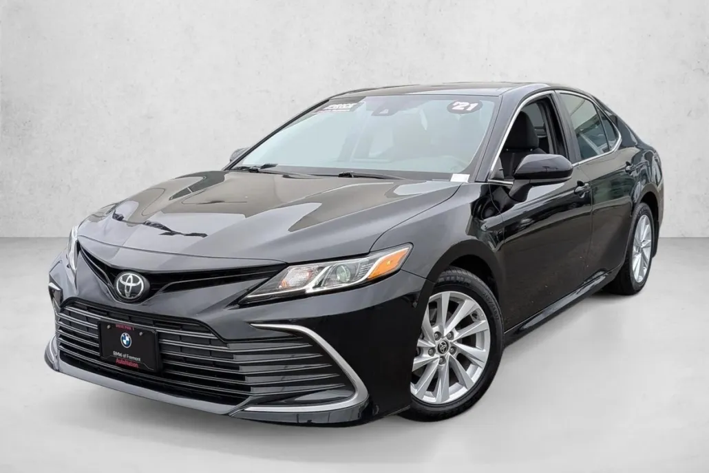 2021 Toyota Camry LE photo 1