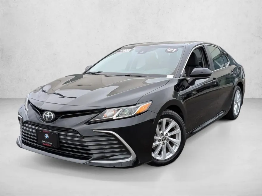 2021 Toyota Camry LE photo 1