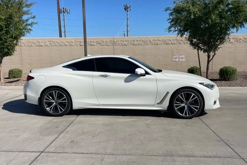 2022 Infiniti Q60 Luxe photo 1