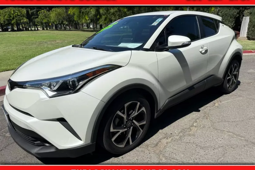 2019 Toyota C-HR LE photo 1