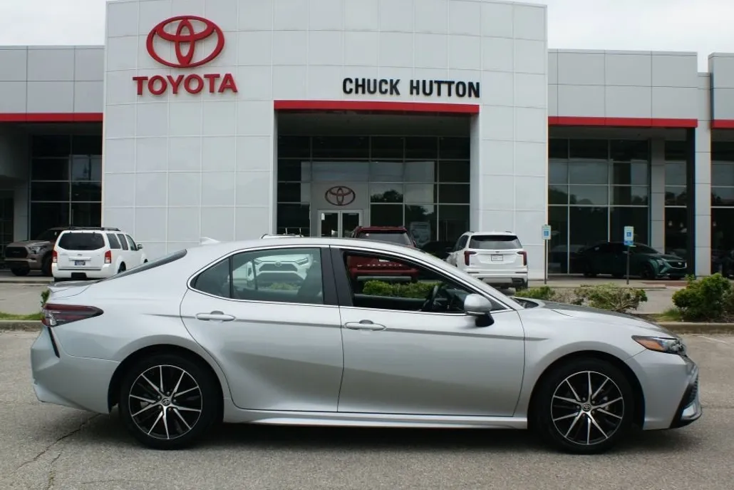 2024 Toyota Camry SE photo 1