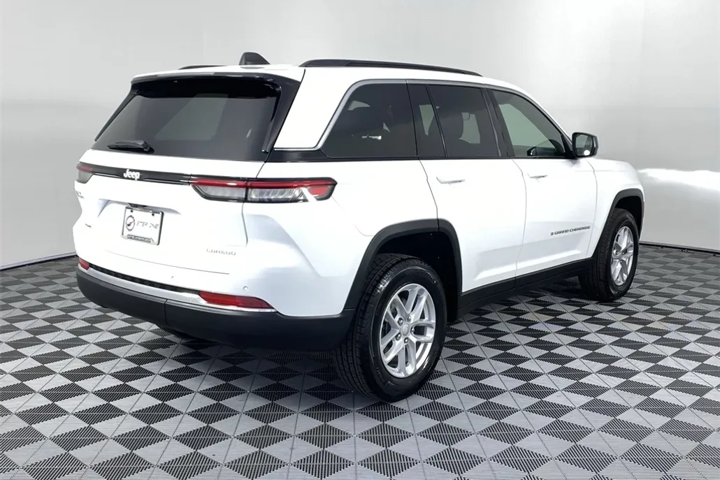 2025 Jeep Grand Cherokee Laredo X photo 1