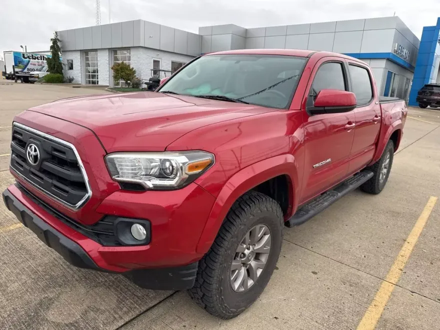 2017 Toyota Tacoma SR5 photo 1