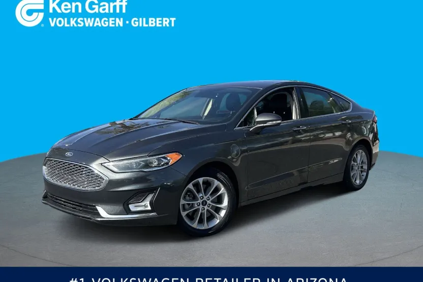 2019 Ford Fusion Energi Titanium photo 1