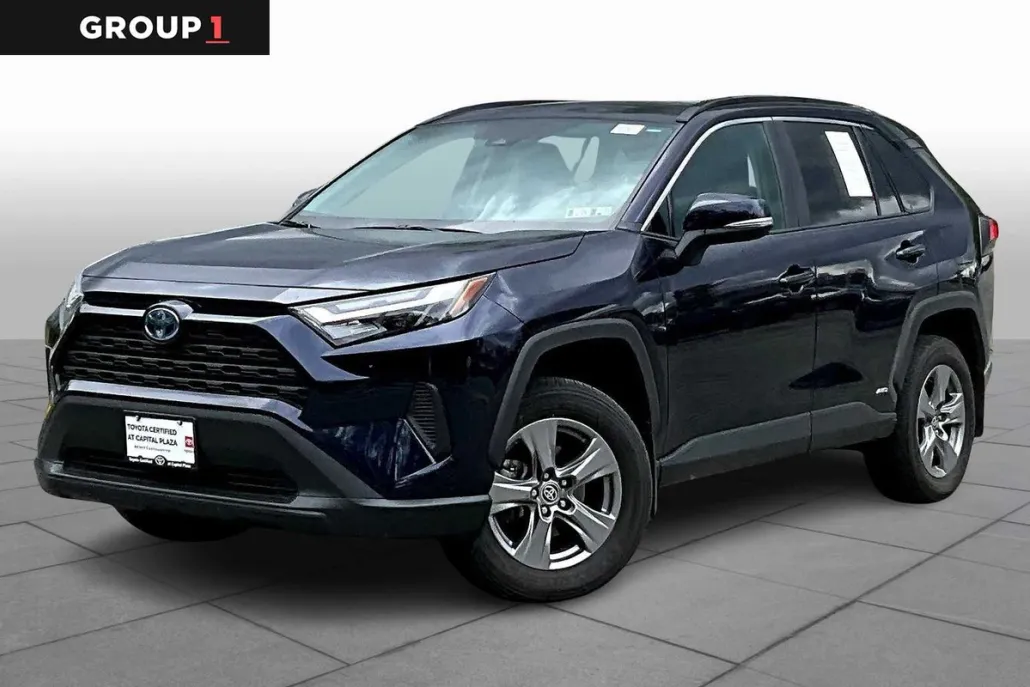 2024 Toyota RAV4 Hybrid XLE photo 1
