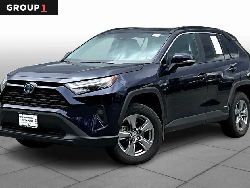 2024 Toyota RAV4 Hybrid XLE photo 1