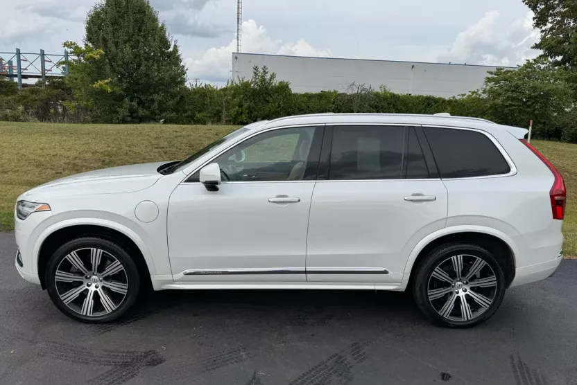 2021 Volvo XC90 T8 Inscription photo 1