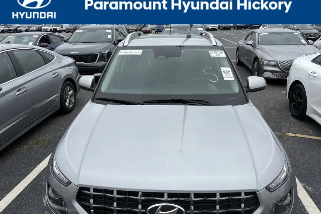2024 Hyundai Venue SEL photo 1