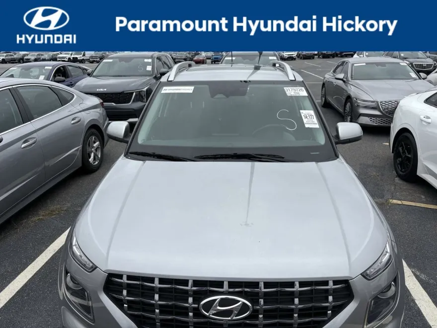 2024 Hyundai Venue SEL photo 1