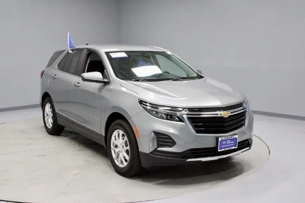 2024 Chevrolet Equinox LT photo 1