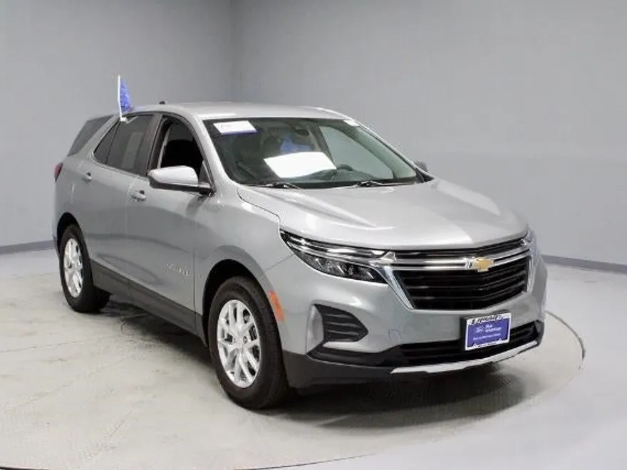 2024 Chevrolet Equinox LT photo 1
