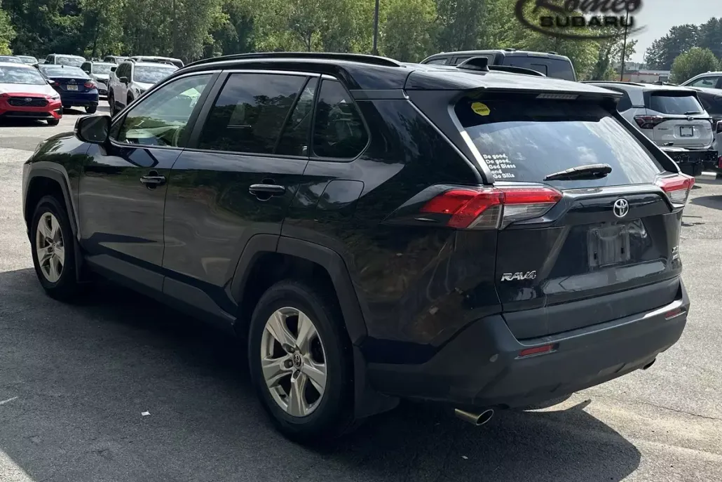 2020 Toyota RAV4 XLE photo 1