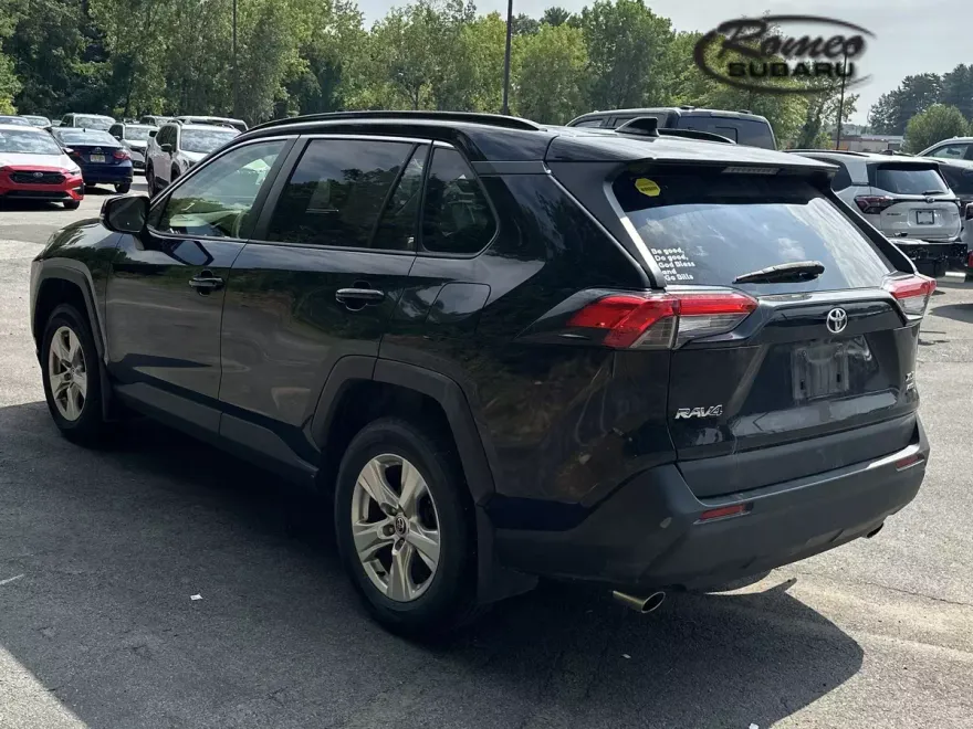 2020 Toyota RAV4 XLE photo 1