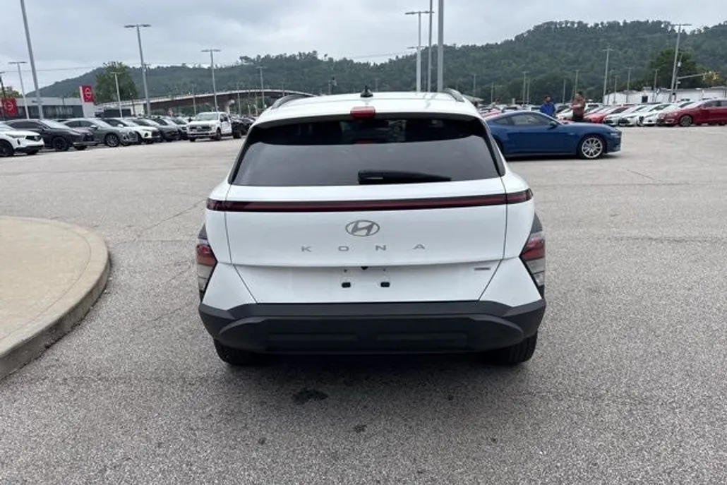 2024 Hyundai Kona SEL photo 1