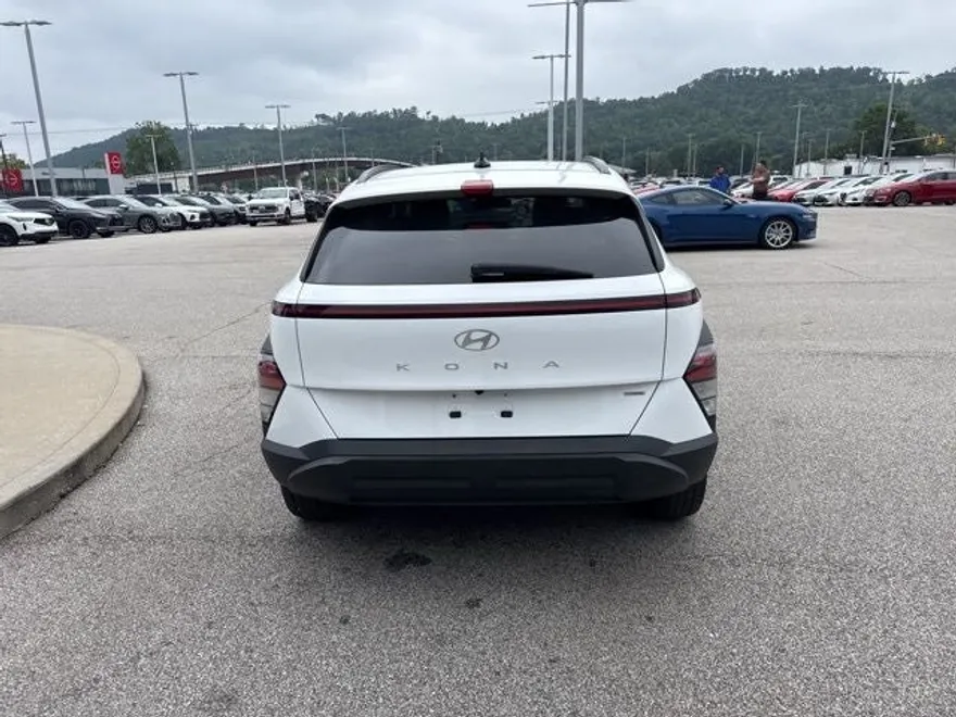 2024 Hyundai Kona SEL photo 1