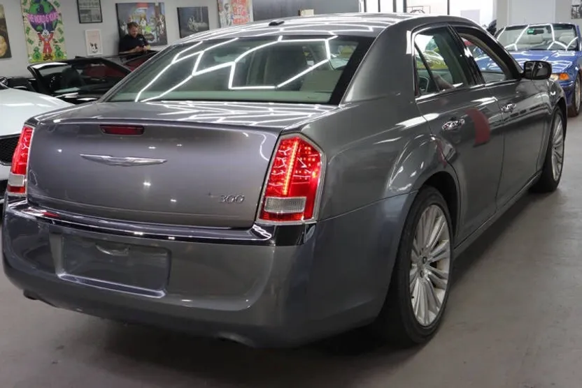 2011 Chrysler 300 Limited photo 1