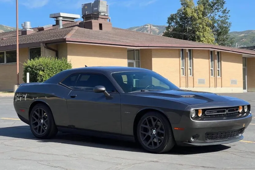 2015 Dodge Challenger R/T Plus photo 1