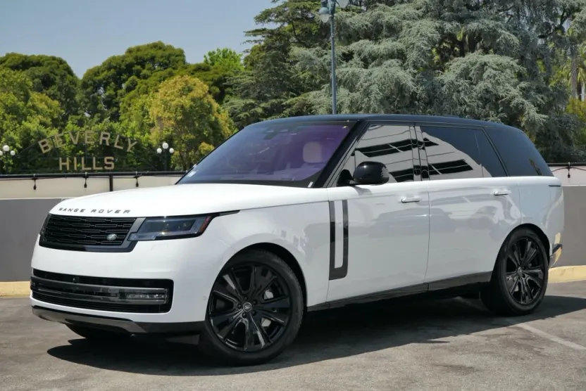 2023 Land Rover Range Rover SE photo 1