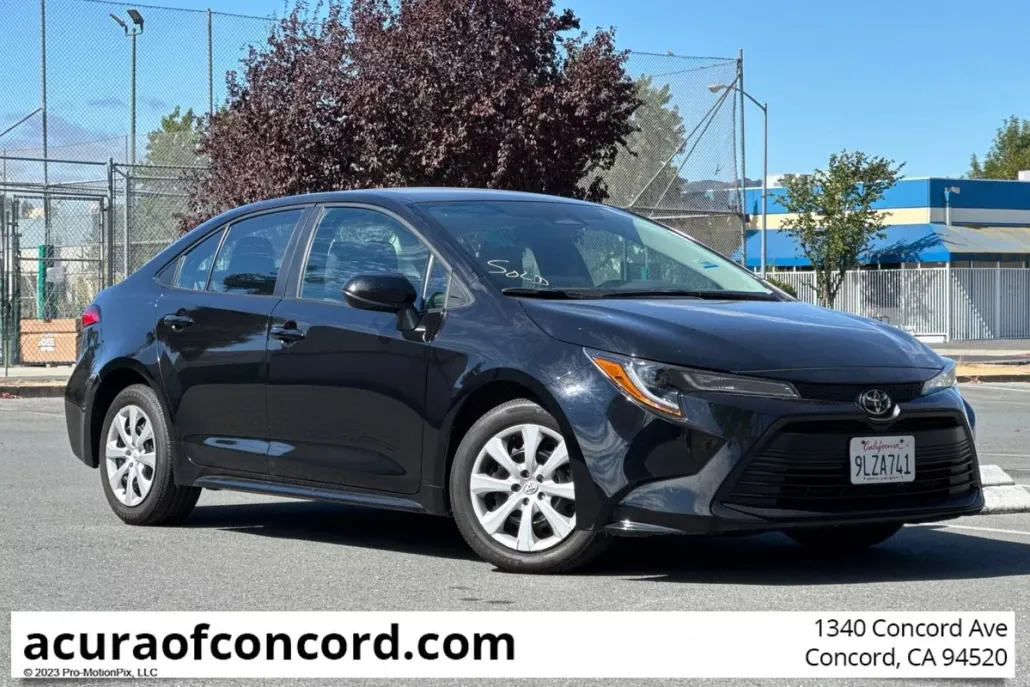 2024 Toyota Corolla LE photo 1