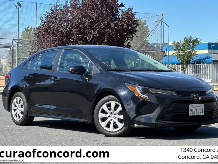 2024 Toyota Corolla LE photo 1