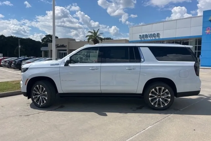 2026 Chevrolet Suburban High Country photo 1