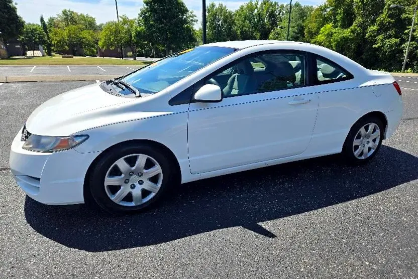 2011 Honda Civic LX photo 1