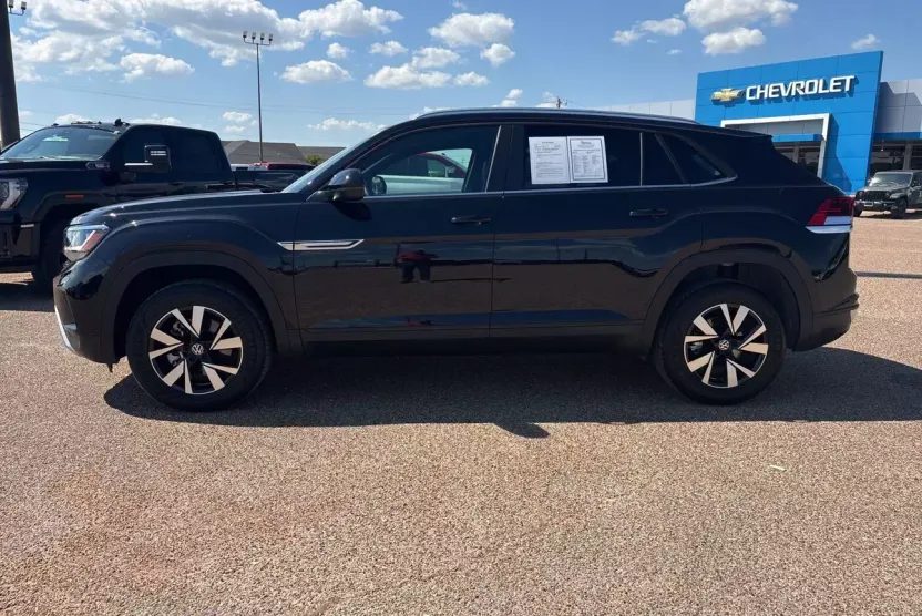 2023 Volkswagen Atlas Cross Sport SE photo 1