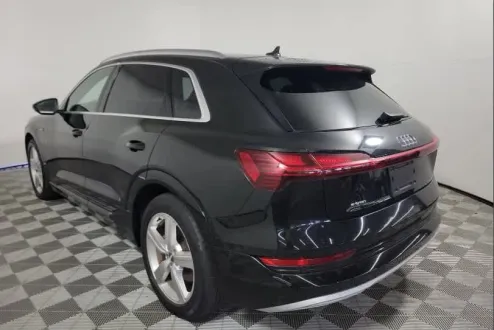 2019 Audi e-tron Prestige photo 3