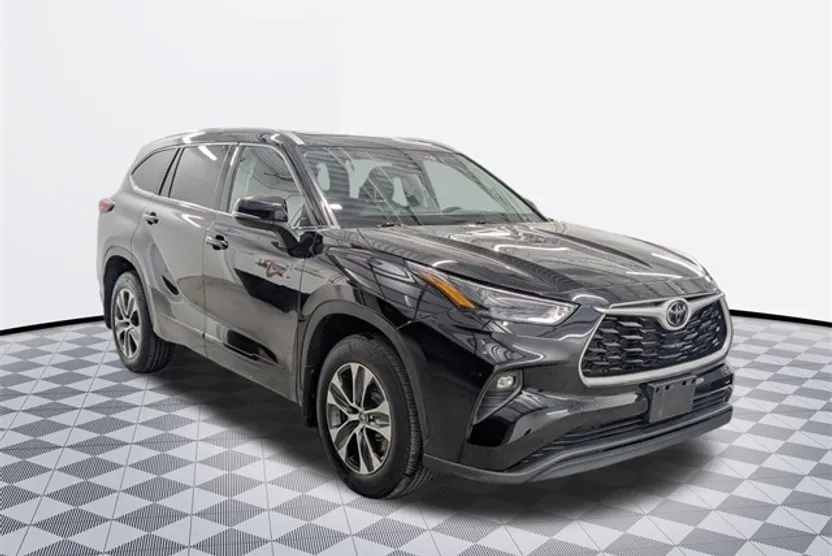 2022 Toyota Highlander XLE photo 1