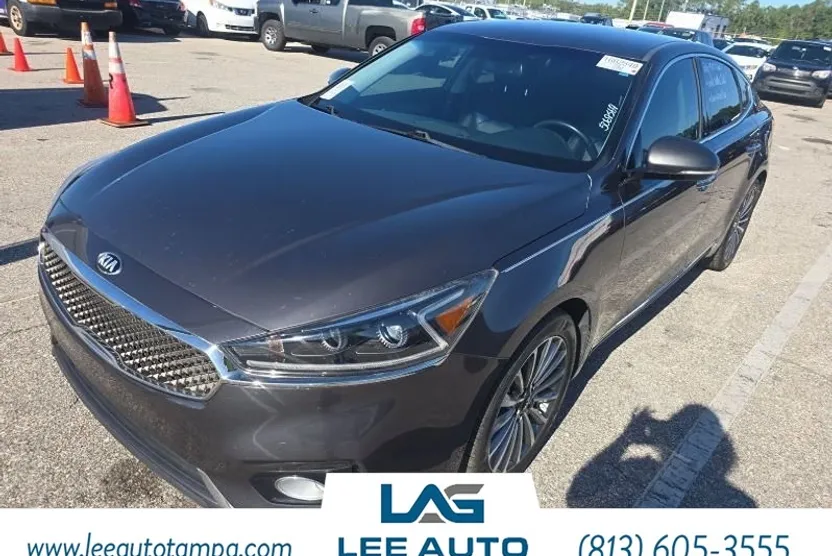 2017 Kia Cadenza Premium photo 1