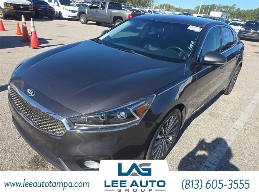 2017 Kia Cadenza Premium photo 1
