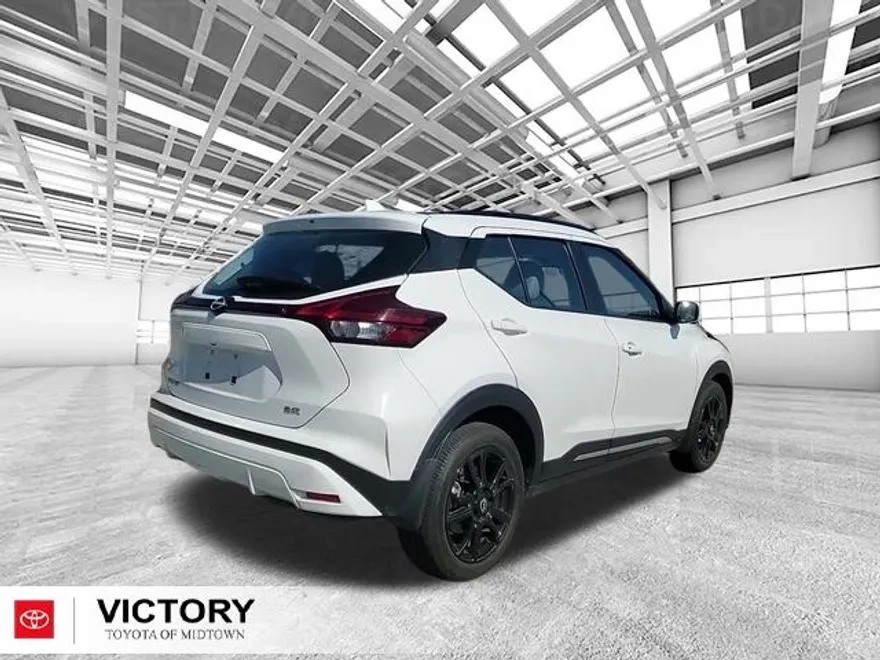 2024 Nissan Kicks SR photo 1